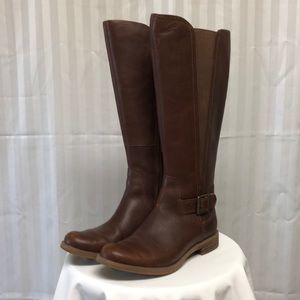 Tall Timberland brown leather boots size 7.5.